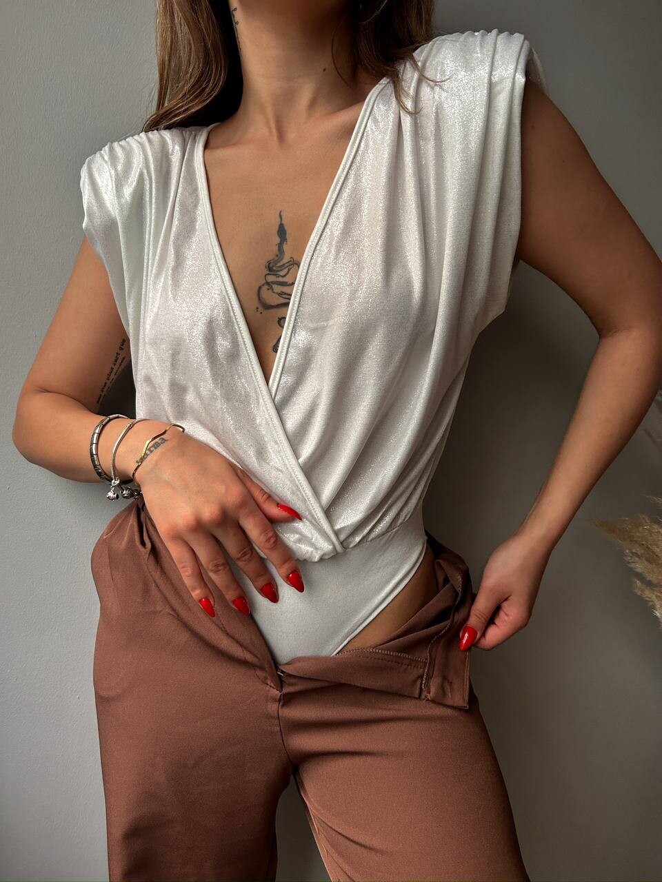 Kadın Derin V Yaka Saten Görünümlü Vatkalı Bodysuit HYN-58048 - 13